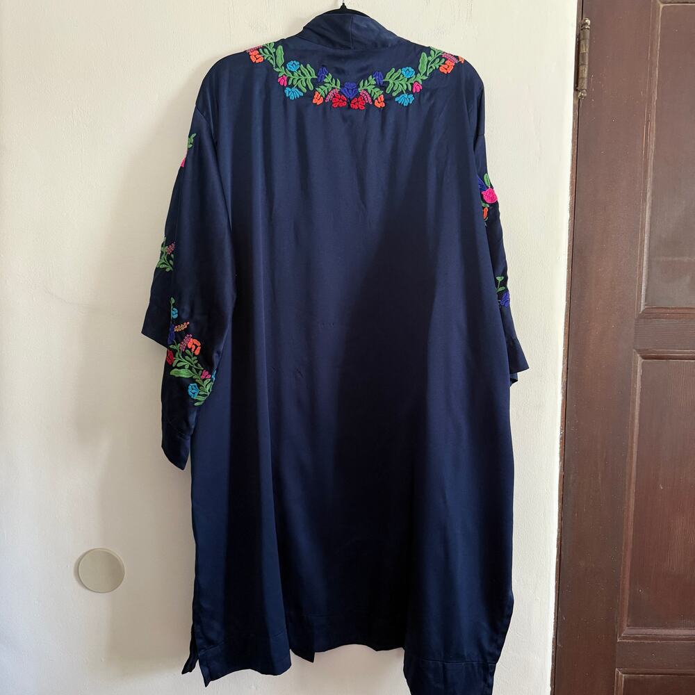 FREE PEOPLE Navy Blue Satin FLoral Embroidered Bell Sleeve Kimono *Missing belt - Picture 3 of 8